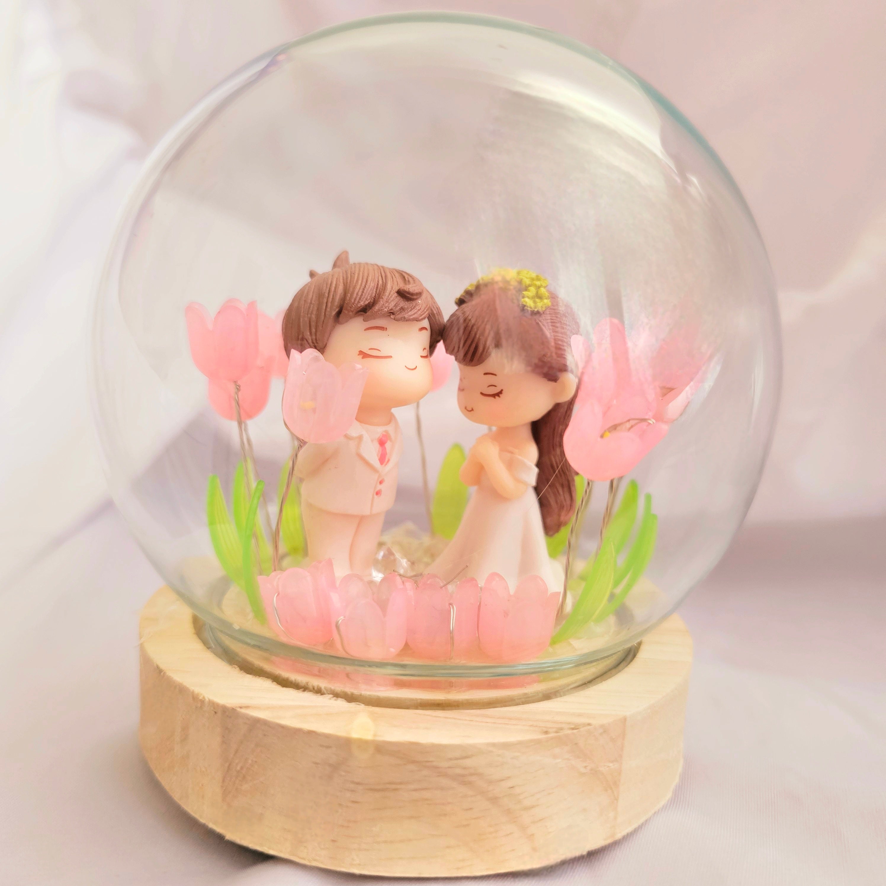 The Flair Store™ Romantic Couple in Tulip Flowers LED Night Light Crystal Ball Lamp With Wooden Base